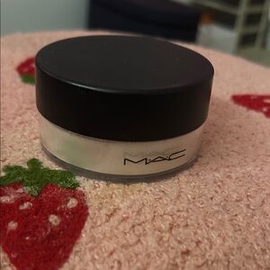 MAC Cosmetics Translucent Loose Setting Powder - White Jar with Black Lid